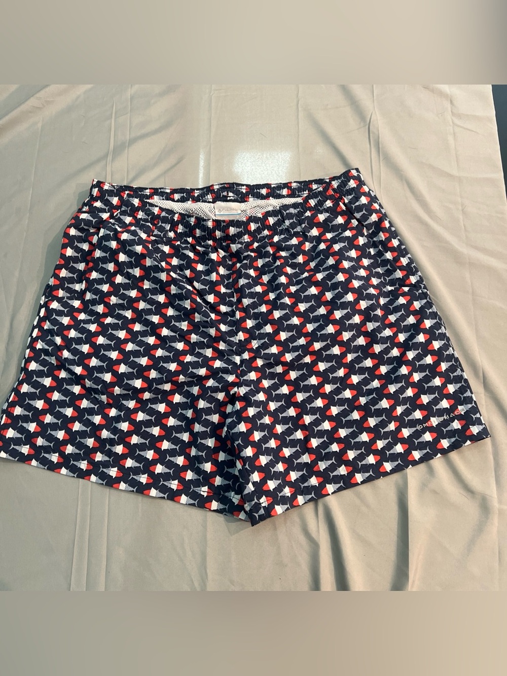 Columbia PFG Swim Trunks Mens L Pocket Outdoor Mesh Lined Beach fishing shorts